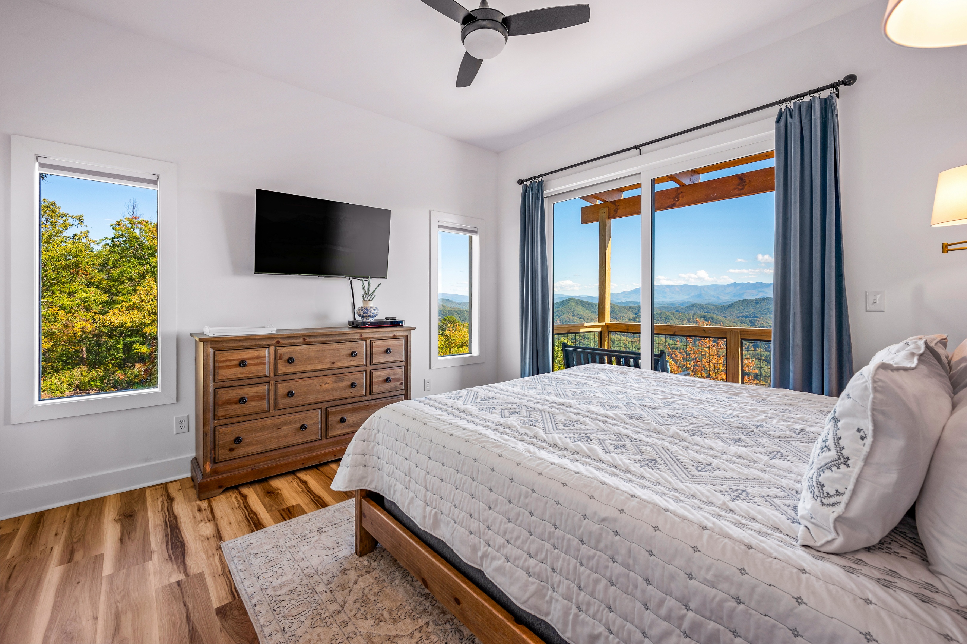 the-white-house-on-shell-mountain/