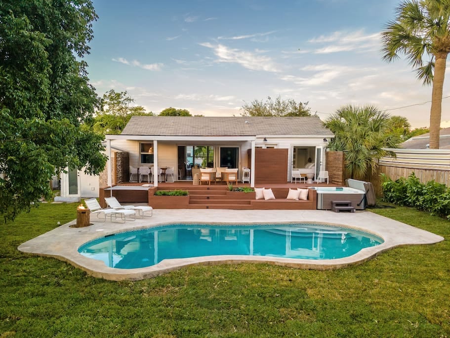 Your private oasis 1 mile from the beach!