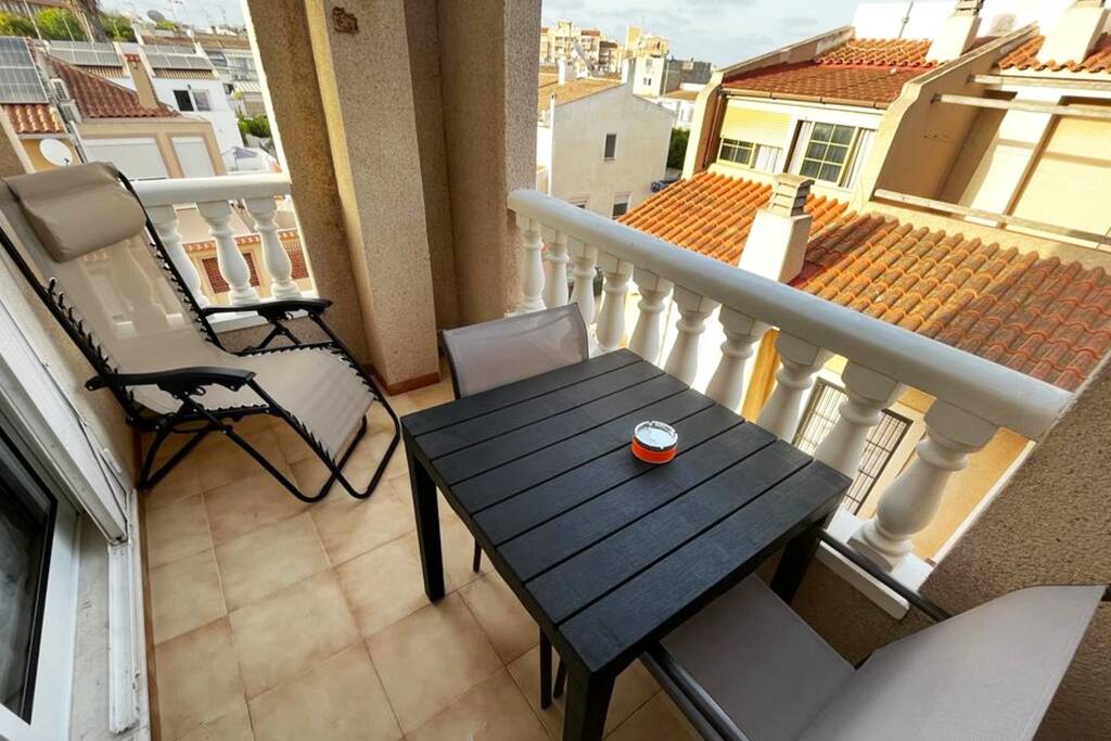 Terraza/ Balcony dining area outdoor - Carmina Apartment. Enjoy the sun and relax! - Torrevieja