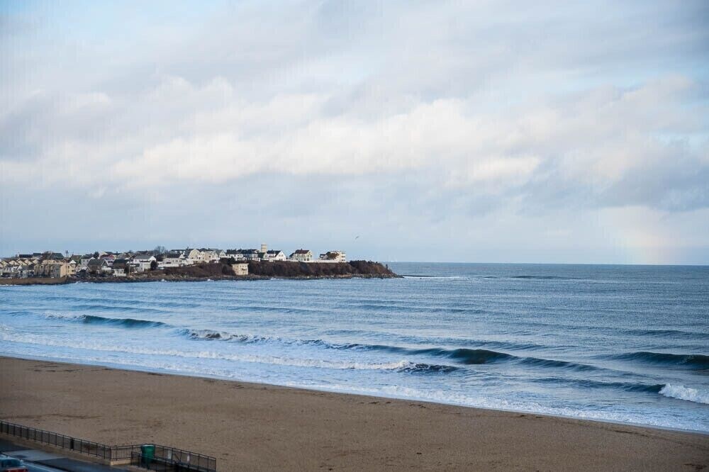 Oceanfront in prime location! - Hampton Oceanfront in prime location! - Hampton
