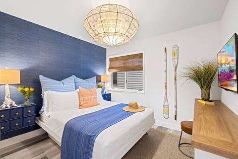 Enjoy a cozy queen bed complete with down alternative pillows. Need to take a business call? No problem, there's a great workspace available. Stay charged up with USB ports on both floating nightstands. Plus, a 40" Roku TV and charging station.