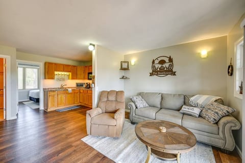 Living Area | Queen Sleeper Sofa | Flat-Screen TV | Board Games | Free WiFi