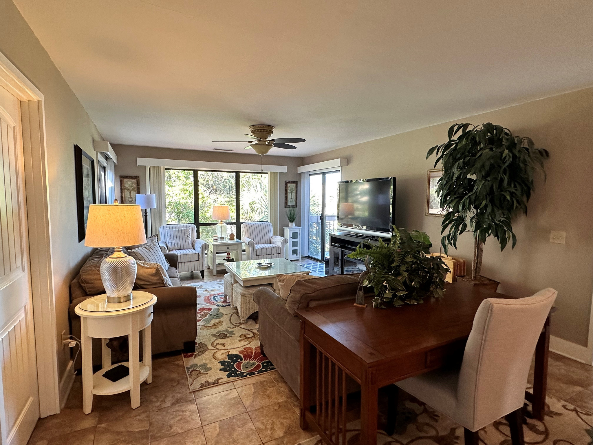Living area with work desk