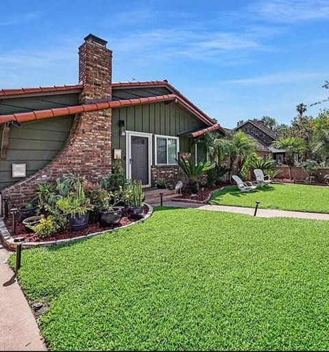 Long Beach Paradise *Near Disneyland* w/ Hot Tub