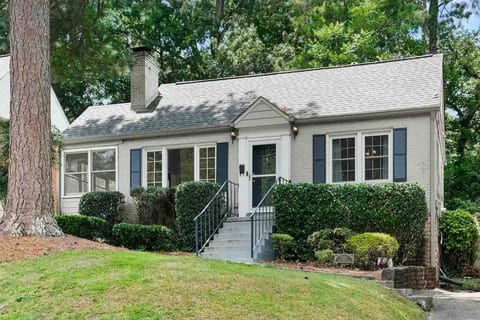 Charming Cottage in Walkable Downtown Decatur