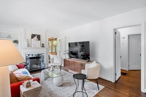 Charming Cottage in Walkable Downtown Decatur