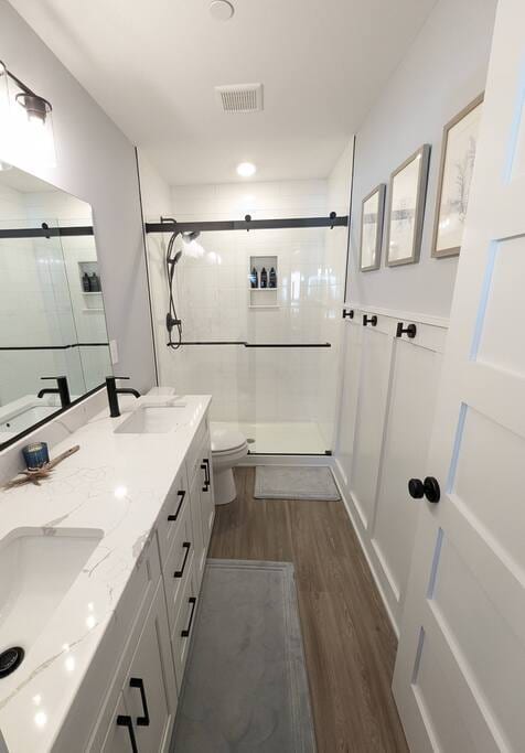 Ensuite vanity with lots of drawers and 2 large cabinets