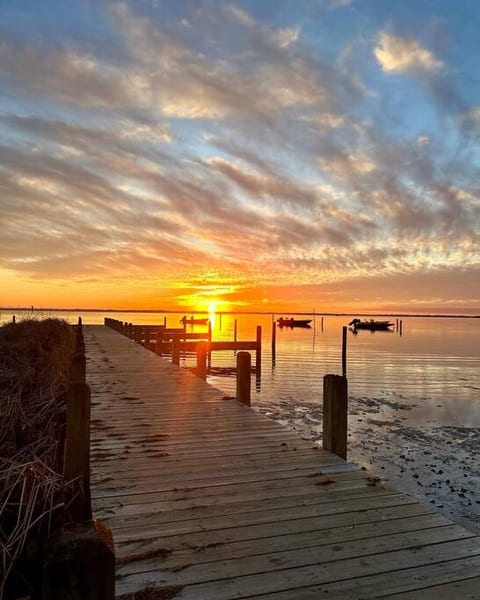 Typical sunset in the Sound - 5 minute walk from SunRise 'n Shine