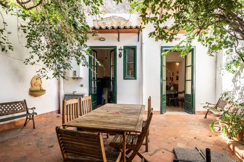 30 sqm private courtyard