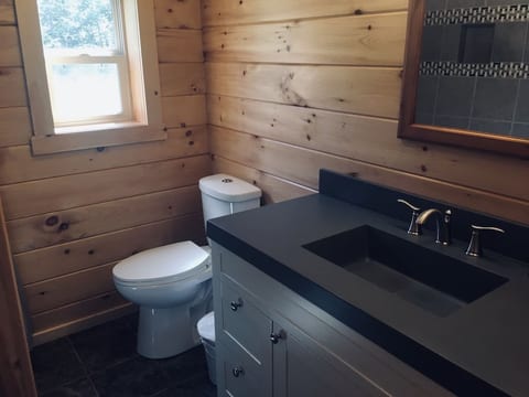 Bathroom (level 1)