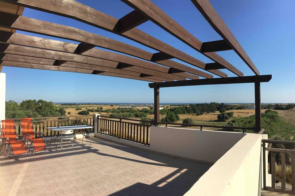 Penthouse Studio with seaview close to the airport - Larnaca