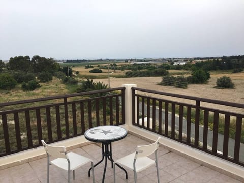 Penthouse Studio with seaview close to the airport