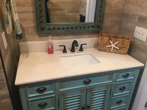 Bathroom sink