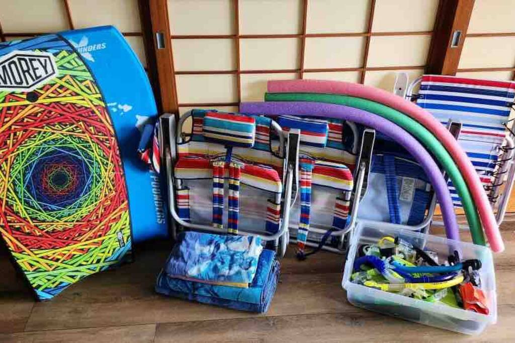 Beach gear included. Cooler, boogie boards, snorkel, equipment, and beach towels etc. Beach gear included. Cooler, boogie boards, snorkel, equipment, and beach towels etc. - Very Clean-Newly Remodeled-Ocean Front View - Kona