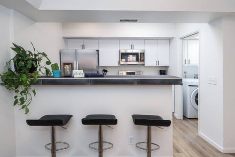 Central 2BR 2Bath Condo w/ Pool & Fireplace