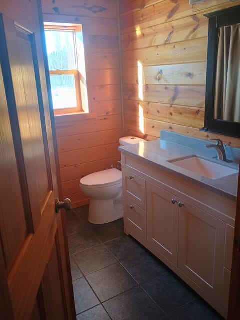 Bathroom (level 1)