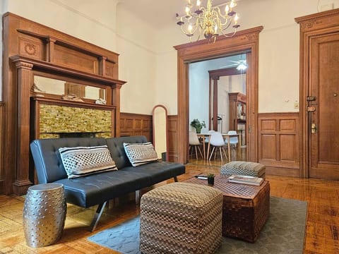 Beautiful 1br in historical brownstone