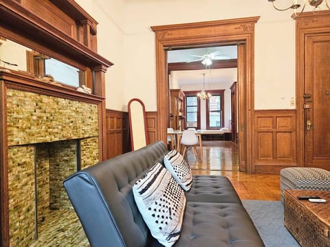 Beautiful 1br in historical brownstone