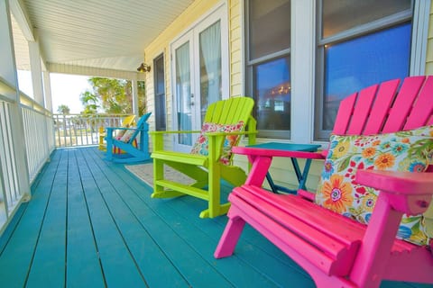 Gulfview+pool/PetFriendly/Sleeps 10/1 min to beach