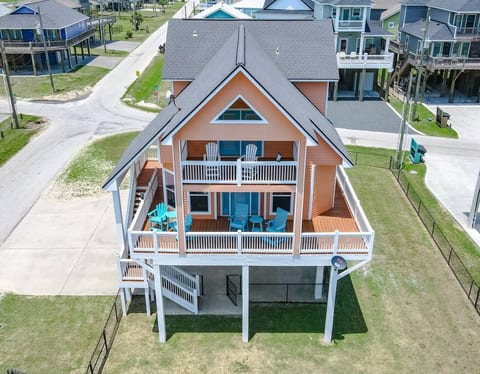 Beautiful Beach View* Tiki Bar* Yard* Playground
