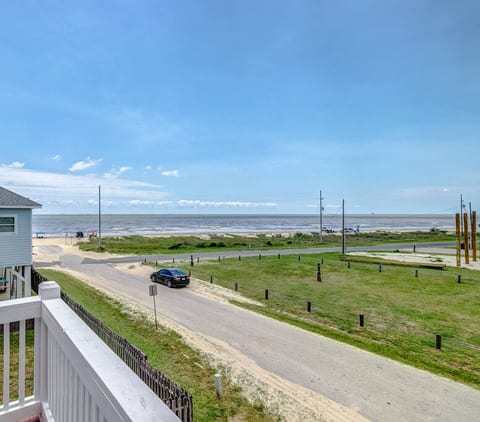 Beautiful Beach View* Tiki Bar* Yard* Playground