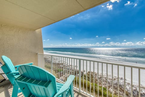 B404 | The Beach House Condominiums