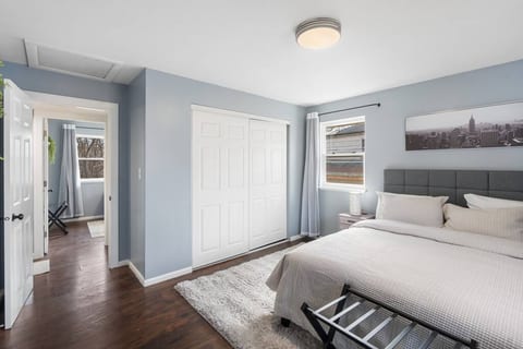 Cozy 2 Bed/1 Bath Unit