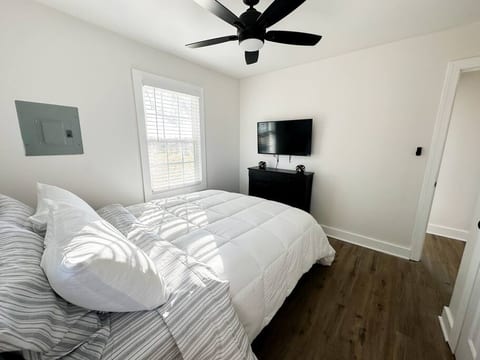 Owners Bedroom - Queen