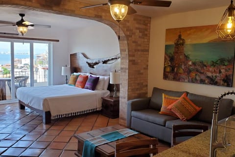 Stunning ocean views condo in Lower Amapas
