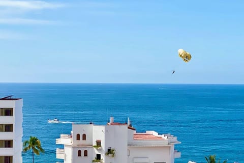 Stunning ocean views condo in Lower Amapas