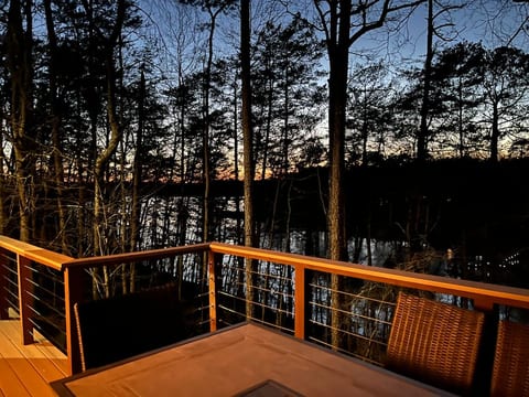 Pack Up Cove Updated waterfront home w/dock