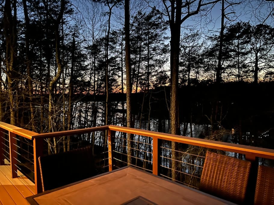 Pack Up Cove Updated waterfront home w/dock - Gainesville