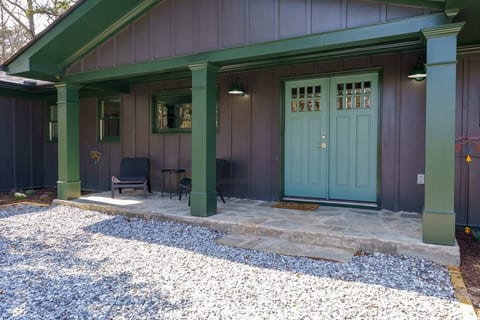 Pack Up Cove Updated waterfront home w/dock