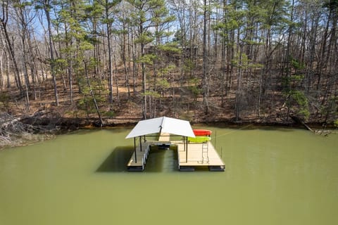 Pack Up Cove Updated waterfront home w/dock