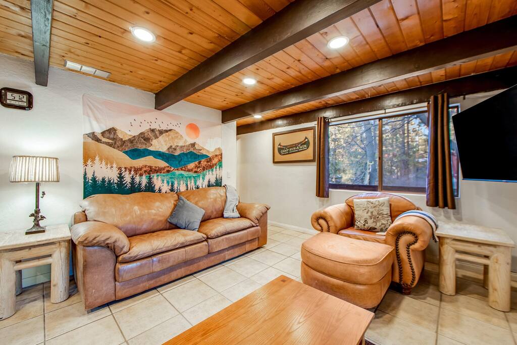 Mountain & Ski Slope View Cabin 3bd/3bth Sleeps 10