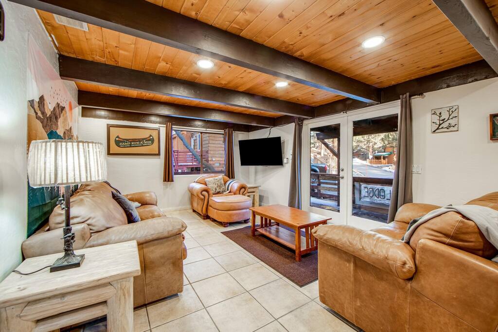 Mountain & Ski Slope View Cabin 3bd/3bth Sleeps 10