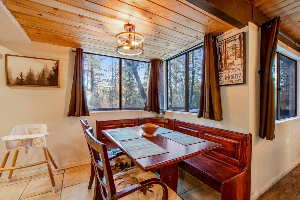 Mountain & Ski Slope View Cabin 3bd/3bth Sleeps 10