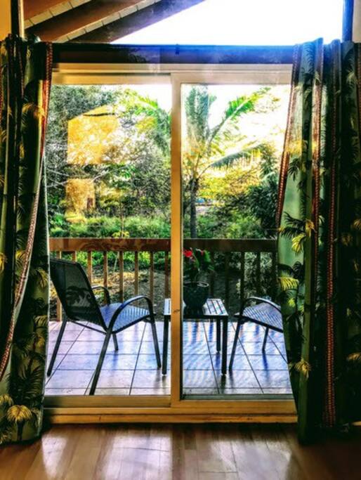 Kona Surf House 1st Master Queen Bedroom with private lanai garden and sunset view - New A/C Central Kona Surf House 4bd/4bth Sleeps8 - Kona