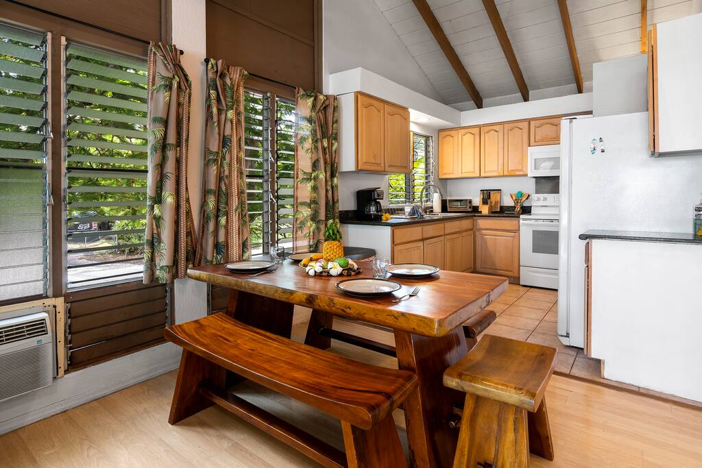 New A/C Central Kona Surf House 4bd/4bth Sleeps8