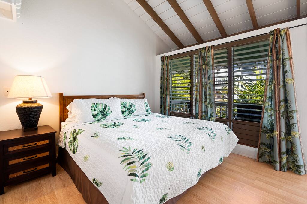 New A/C Central Kona Surf House 4bd/4bth Sleeps8