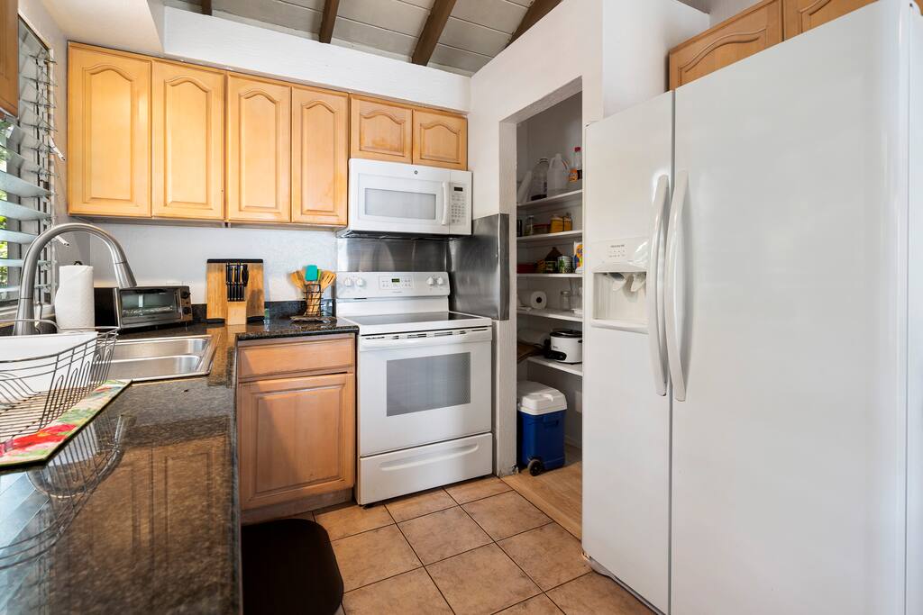 New A/C Central Kona Surf House 4bd/4bth Sleeps8