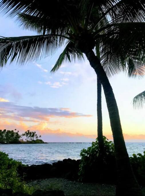 The Kona coast sunset just steps away from the Kona Surf House - New A/C Central Kona Surf House 4bd/4bth Sleeps8 - Kona
