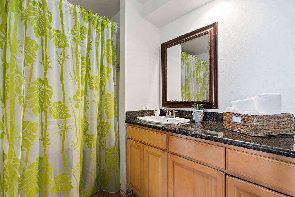 New A/C Central Kona Surf House 4bd/4bth Sleeps8