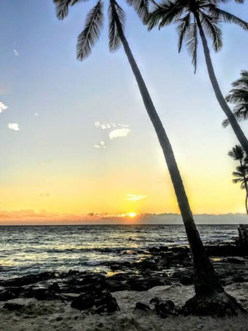 Soak in the sunset along the Kona Coast - New A/C Central Kona Surf House 4bd/4bth Sleeps8 - Kona