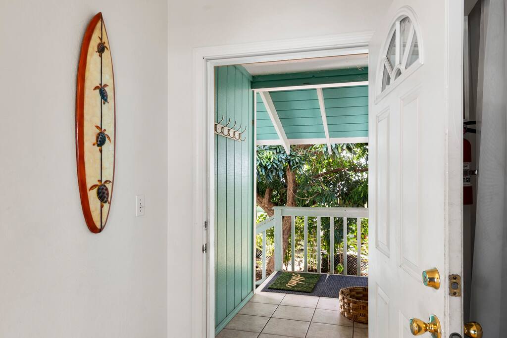 New A/C Central Kona Surf House 4bd/4bth Sleeps8
