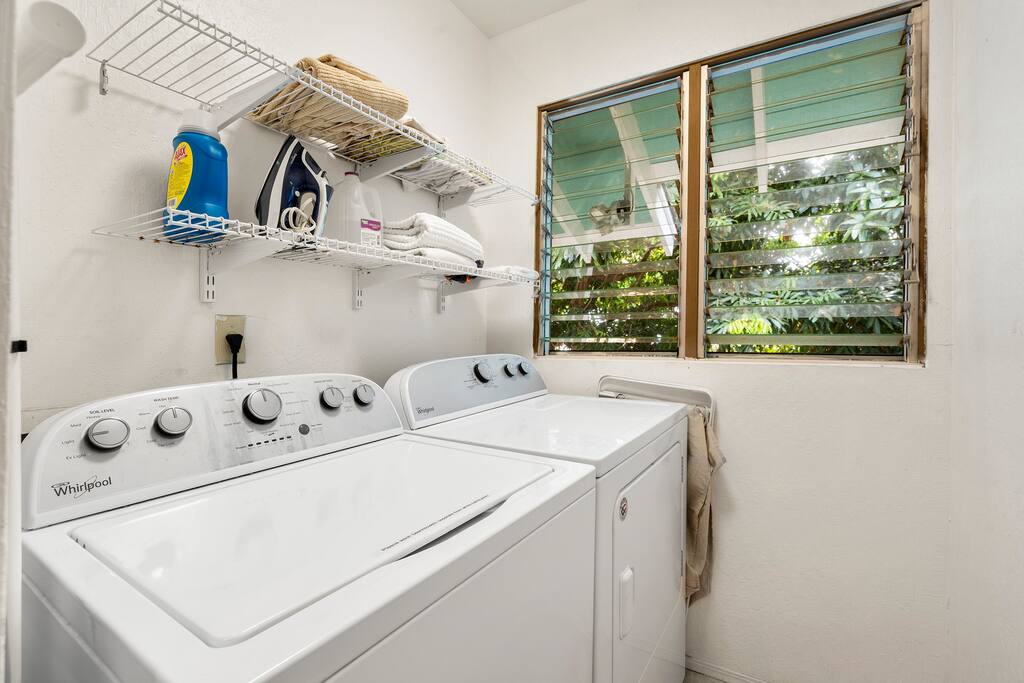 Kona Surf House laundry room includes in-house washer and dryer set - New A/C Central Kona Surf House 4bd/4bth Sleeps8 - Kona