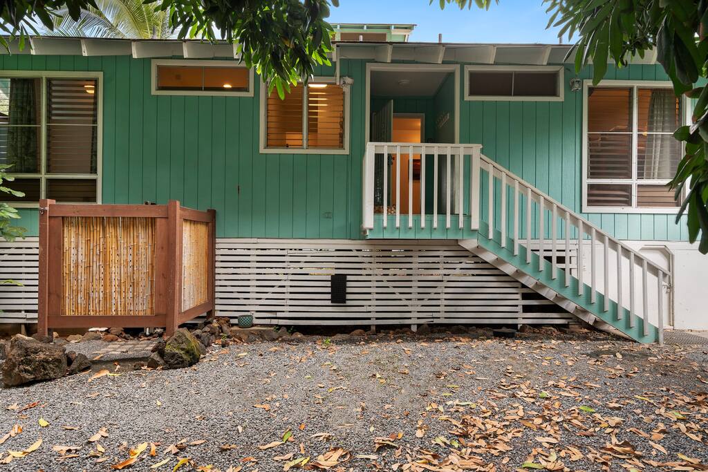 Home sweet home after an adventurous day exploring tropical paradise - New A/C Central Kona Surf House 4bd/4bth Sleeps8 - Kona