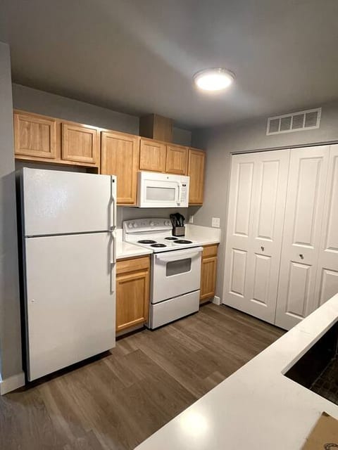 Renovated and Comfortable-South Meridian