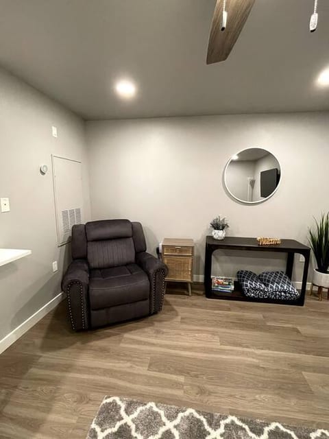 Renovated and Comfortable-South Meridian