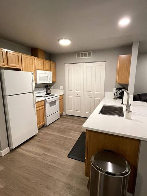 Renovated and Comfortable-South Meridian